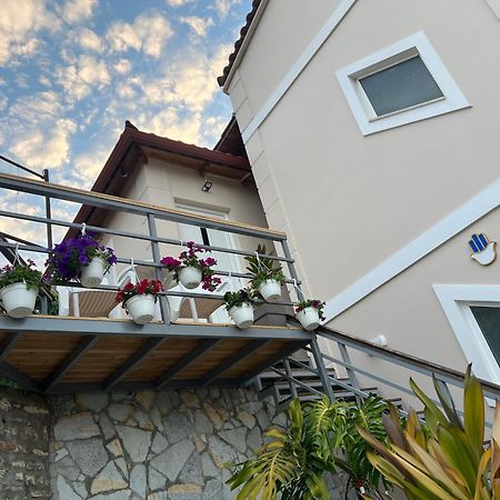 Amazing Familiar Apartments And Rooms Sarandë エクステリア 写真