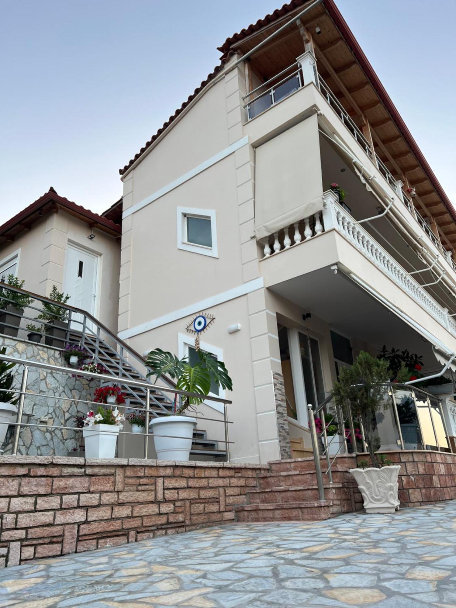 Amazing Familiar Apartments And Rooms Sarandë エクステリア 写真