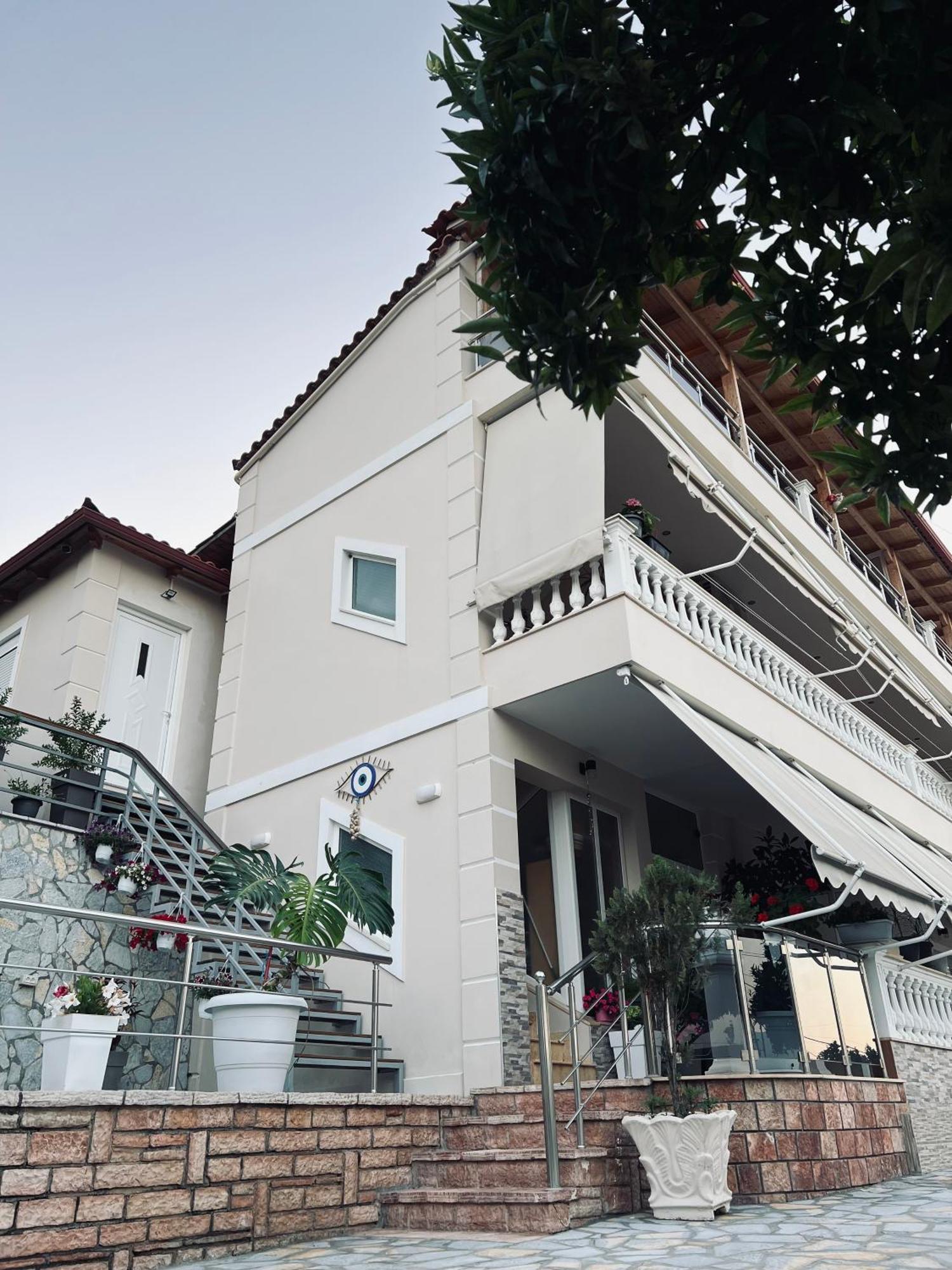 Amazing Familiar Apartments And Rooms Sarandë エクステリア 写真