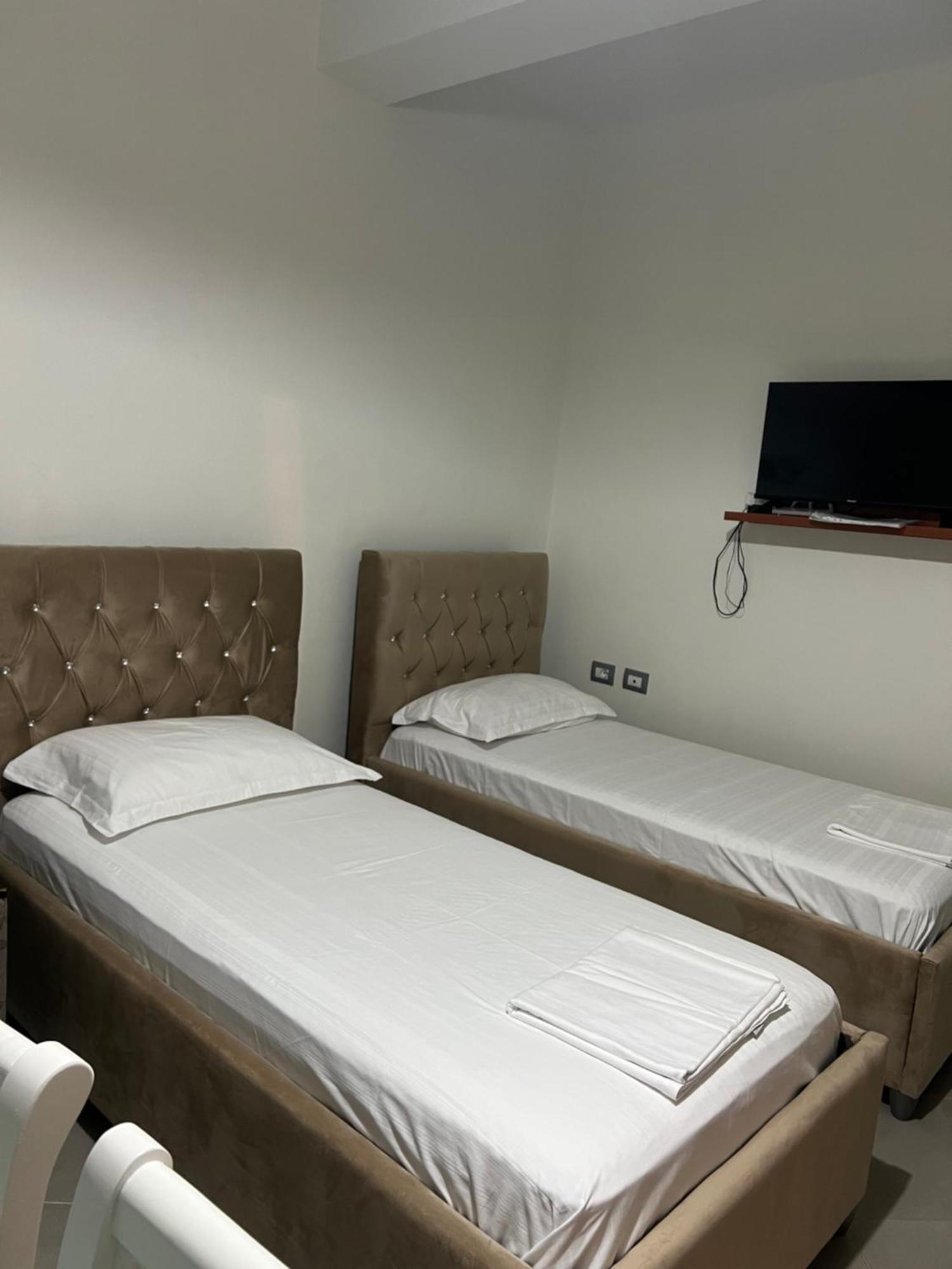 Amazing Familiar Apartments And Rooms Sarandë エクステリア 写真
