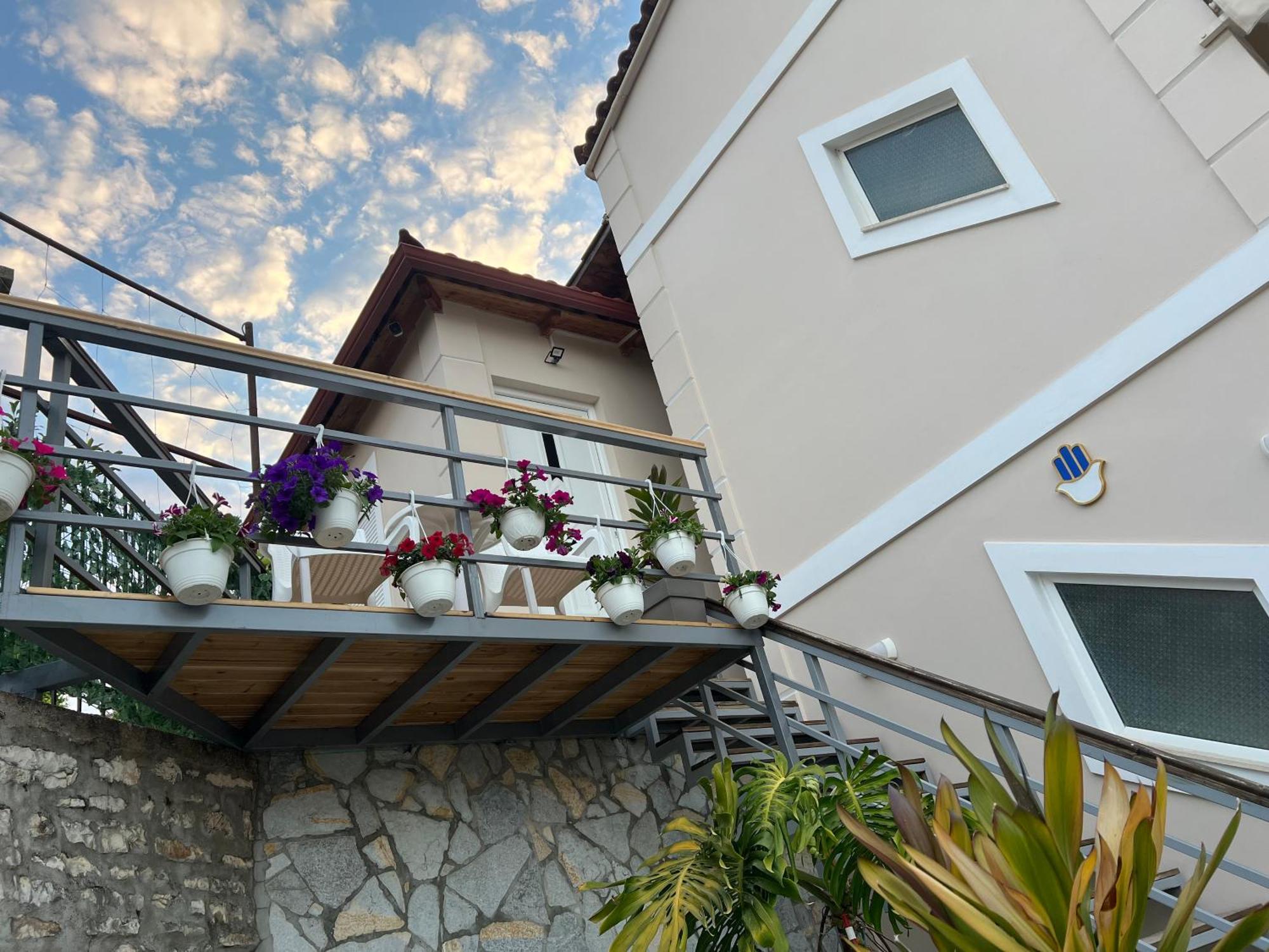 Amazing Familiar Apartments And Rooms Sarandë エクステリア 写真